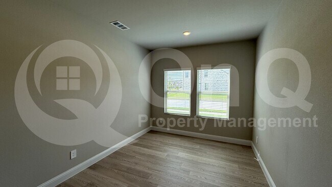 Building Photo - 685 Briar Dr