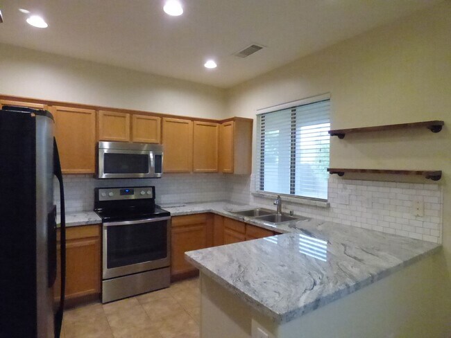 Building Photo - Great location near Bell Rd in Surprise! A...