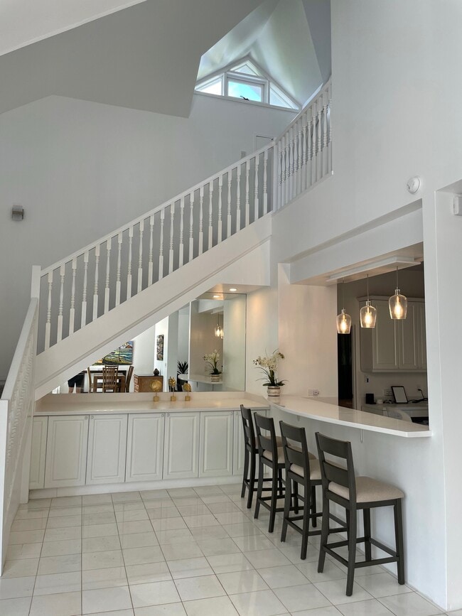 Building Photo - 335 Wailupe Cir