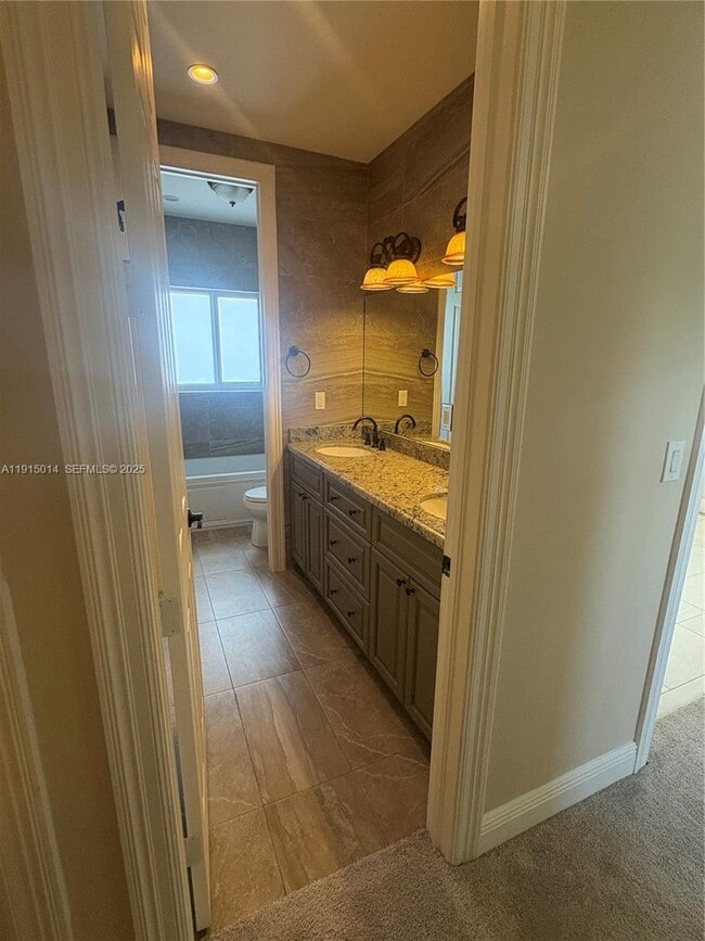 Building Photo - 819 E 26th St