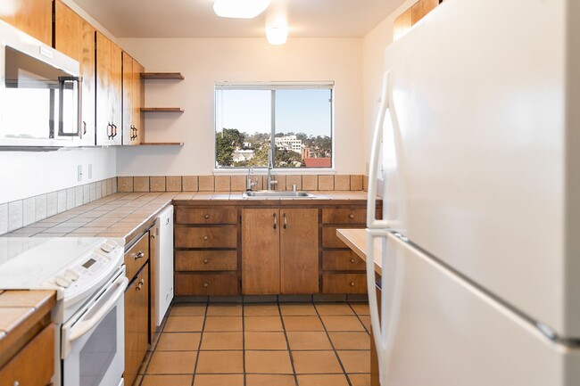 Building Photo - 2 Bedroom 2 Bath Condo in Pacific Grove NO...