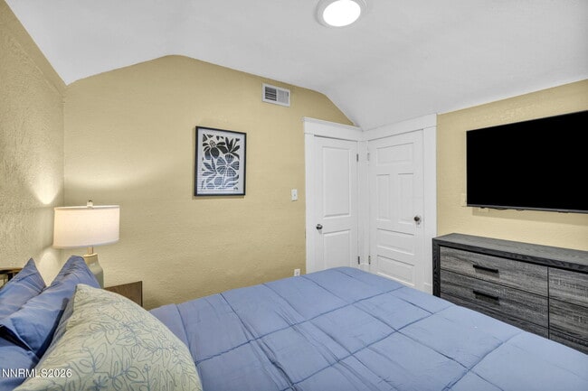 Building Photo - 33 W 8th St