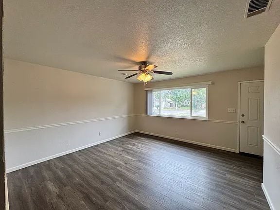 Building Photo - Spacious and well-maintained 4-bedroom, 1.5-bath home located in a desirable Fresno neighborhood.