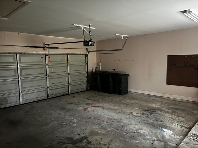 Building Photo - 2015 Halyard Dr