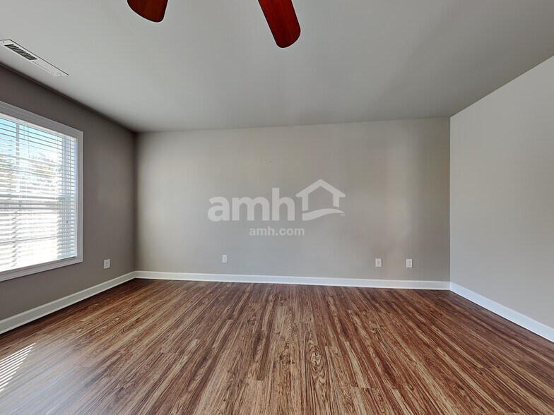 Building Photo - 200 N Wentworth Dr