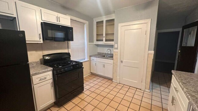 Building Photo - 5042-5044 Pernod Avenue