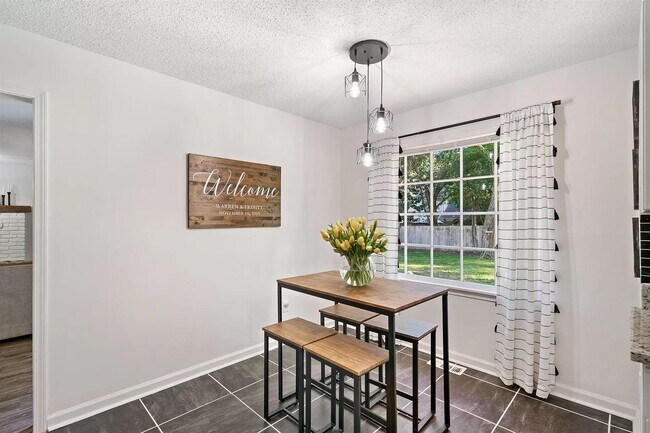 Building Photo - 8081 Ridgetown Ln