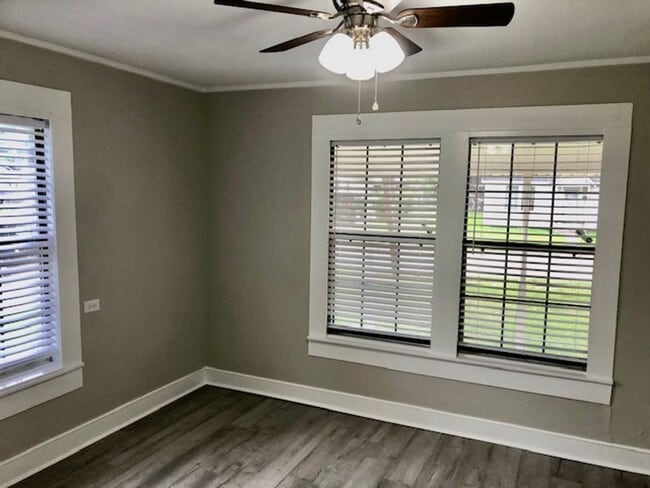 Building Photo - $500 OFF MOVE IN SPECIAL-CUTE SOUTH BOSSIER HOME-FRESH PAINT-NEW FLOORS-CLEAN