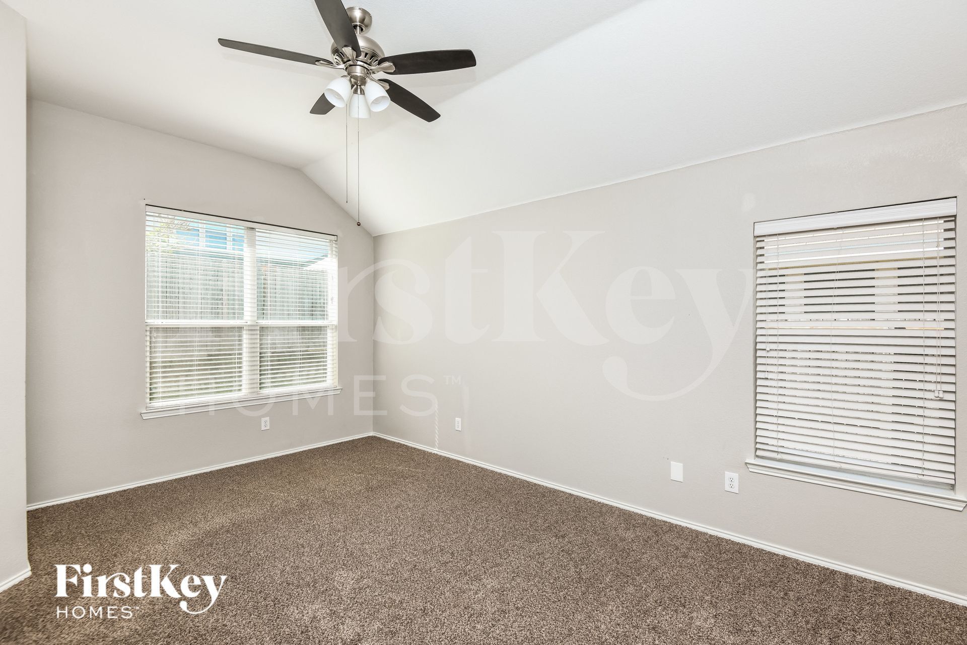 Building Photo - 423 Hackberry Dr