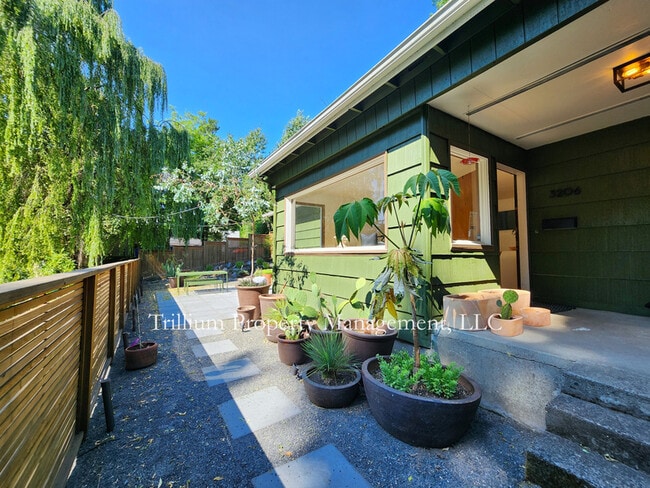 Building Photo - 3206 SW 13th Ave