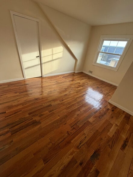 Building Photo - 113 Delavan Ave