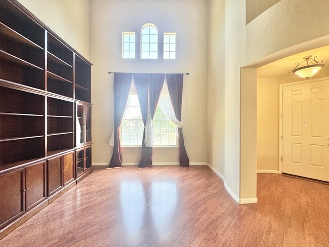 Building Photo - Beautiful large 4 bedroom home in rocklin!