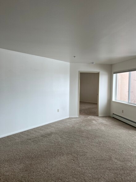 Building Photo - 726 O Pl