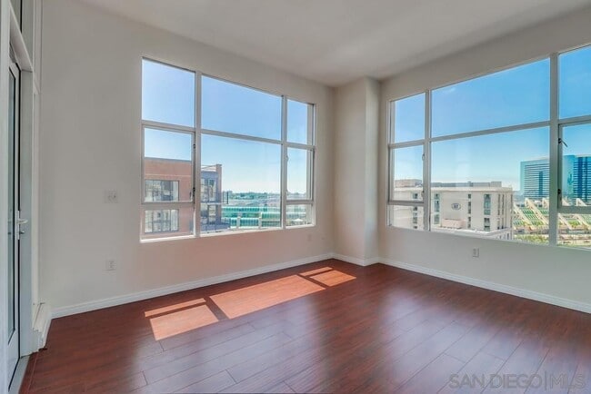 Building Photo - 530 K St