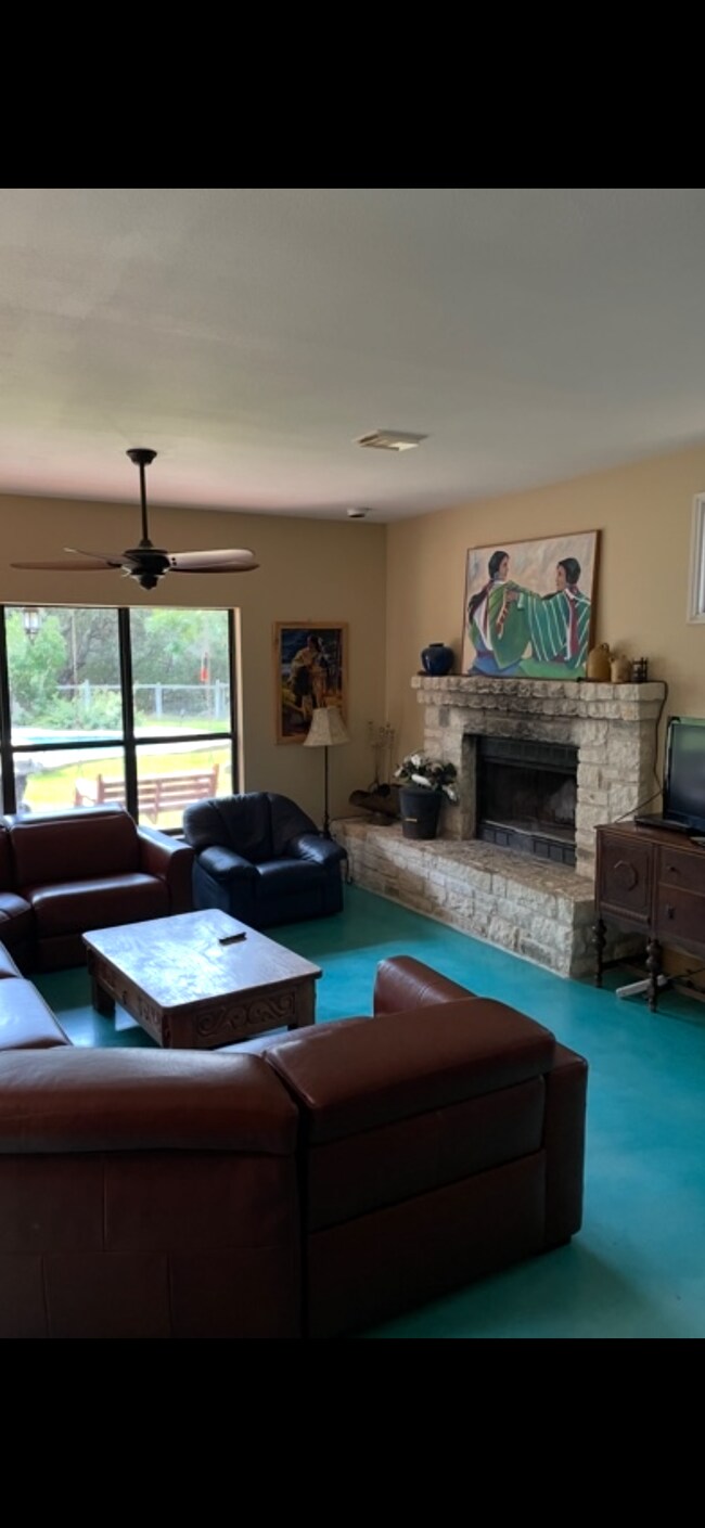 Building Photo - 312 Grande St