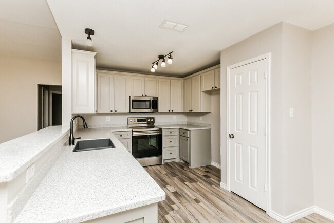 Building Photo - 7116 Cattle Dr