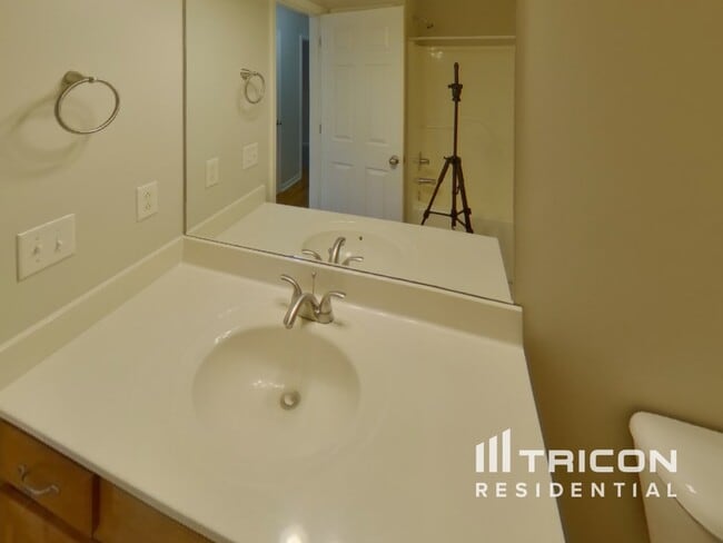 Building Photo - 4412 Spring Cove Dr