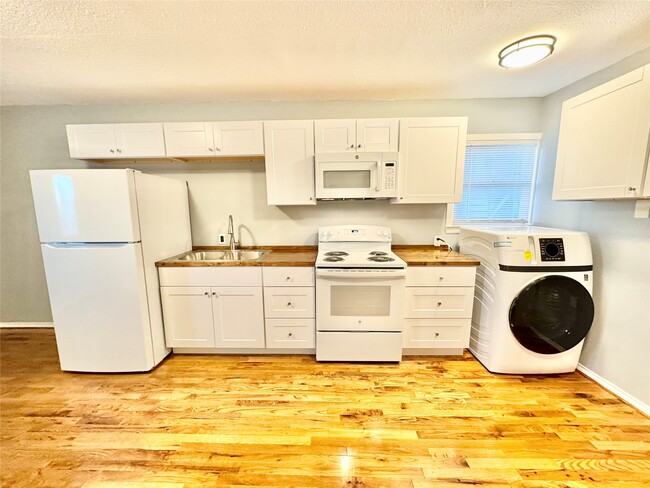 Building Photo - 6203 Heards Ln