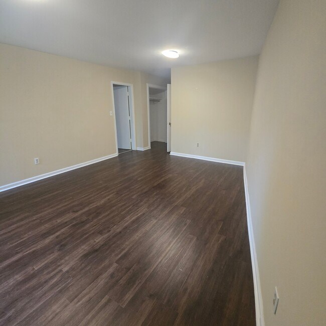 Building Photo - 360 Aquarius Dr