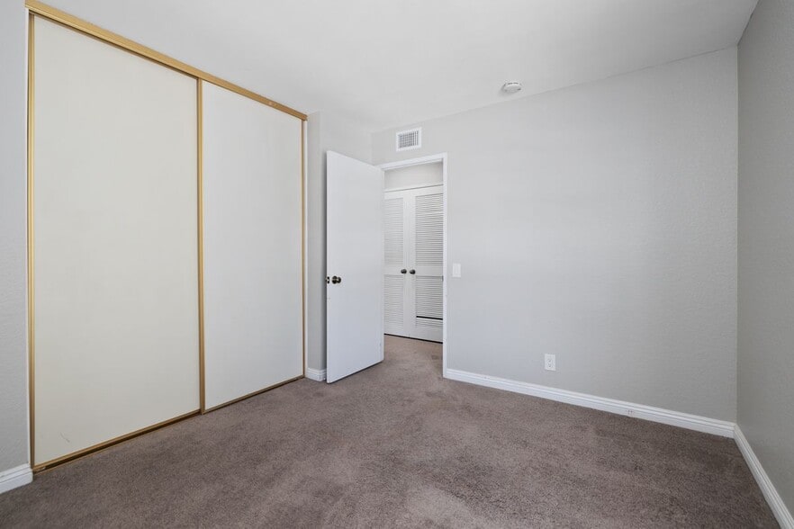 Building Photo - 19 Exeter