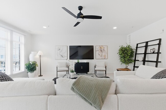 Building Photo - 2026 Hazel St