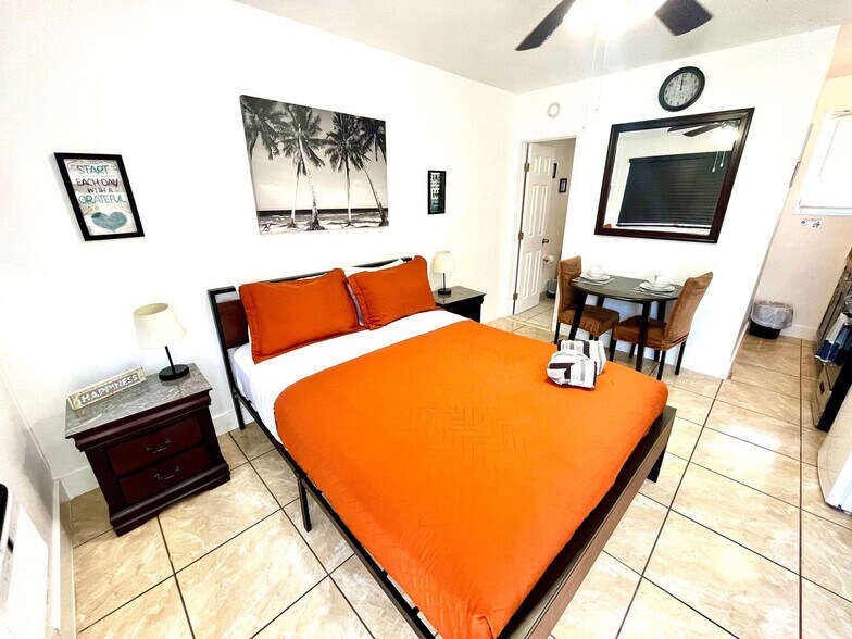 Building Photo - 338 Van Buren St