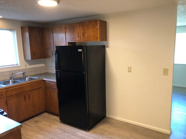 Building Photo - Updated 2 bed 1 bath dulpex in Eugene!