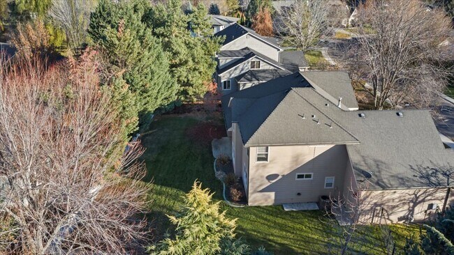 Building Photo - Quiet, Convenient, and Spacious 5 Bedroom 4 Bathroom Home