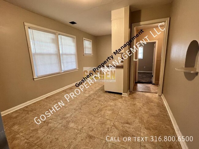 Building Photo - Spacious 4 Bedroom 1 Bathroom Gem