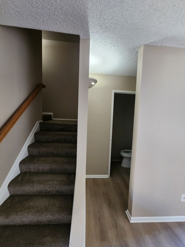 Building Photo - 8712 Mariposa St