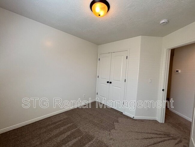 Building Photo - 2801 E 450 N