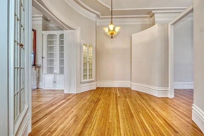 Building Photo - 654 Tremont St