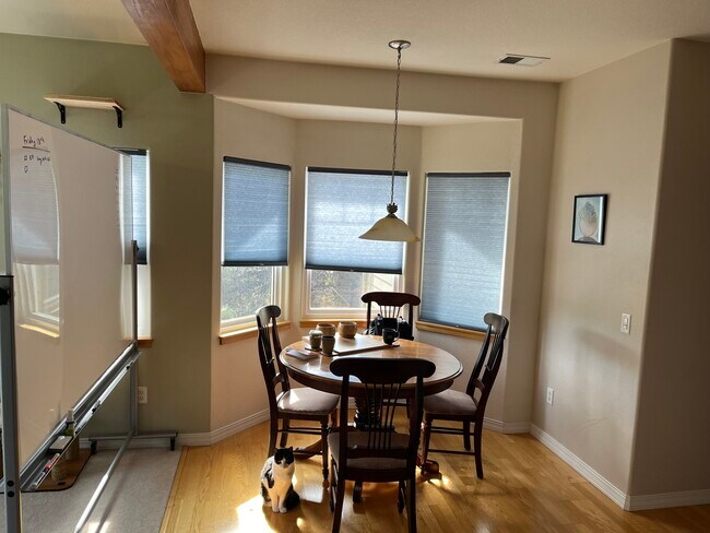 Building Photo - 5220 Boardwalk Dr