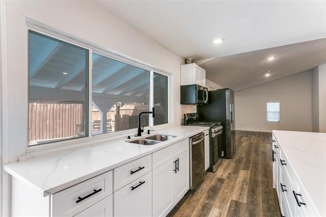 Building Photo - 1535 Carnation Dr