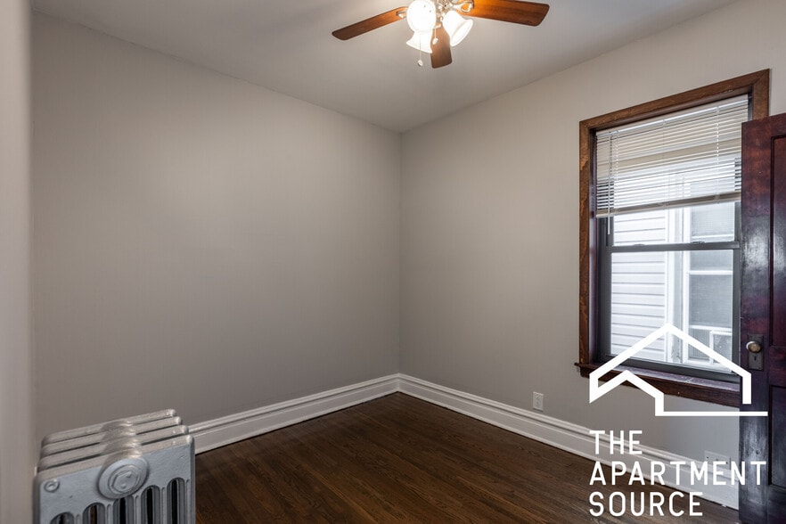 Building Photo - 3823 N Drake Ave