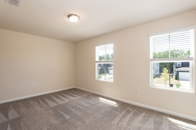 Building Photo - Move In Ready Three Bedroom Home!