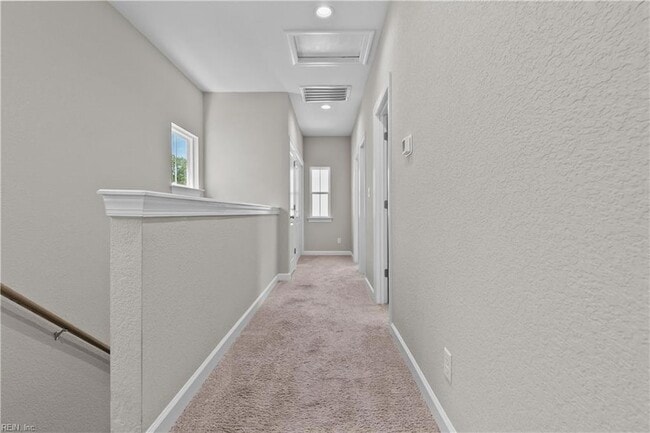 Building Photo - 104 S Palm Ave
