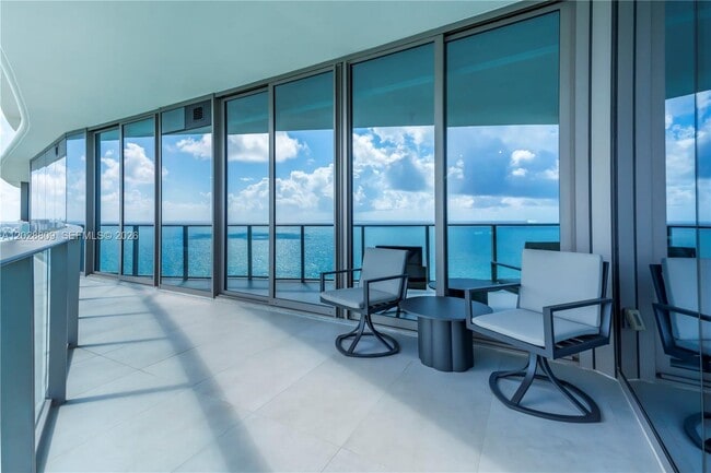 Building Photo - 15701 Collins Ave
