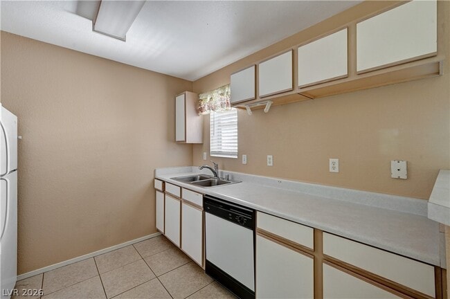 Building Photo - 2300 E Silverado Ranch Blvd