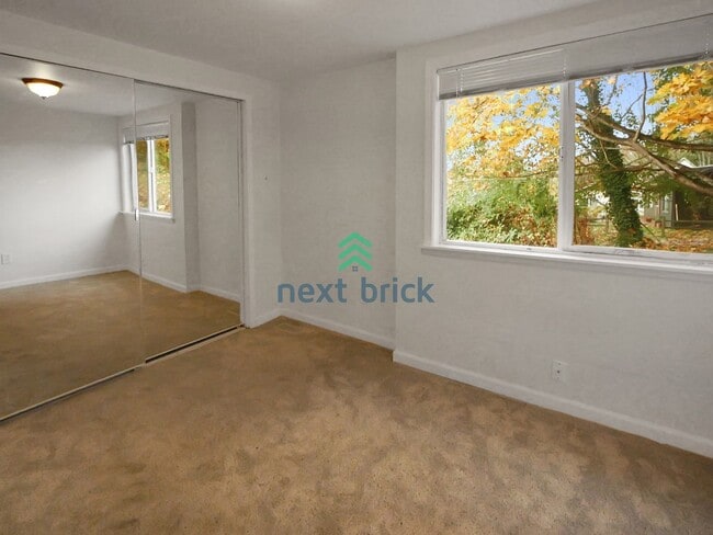 Building Photo - A beautiful 4 bed and 2 bathroom house for...