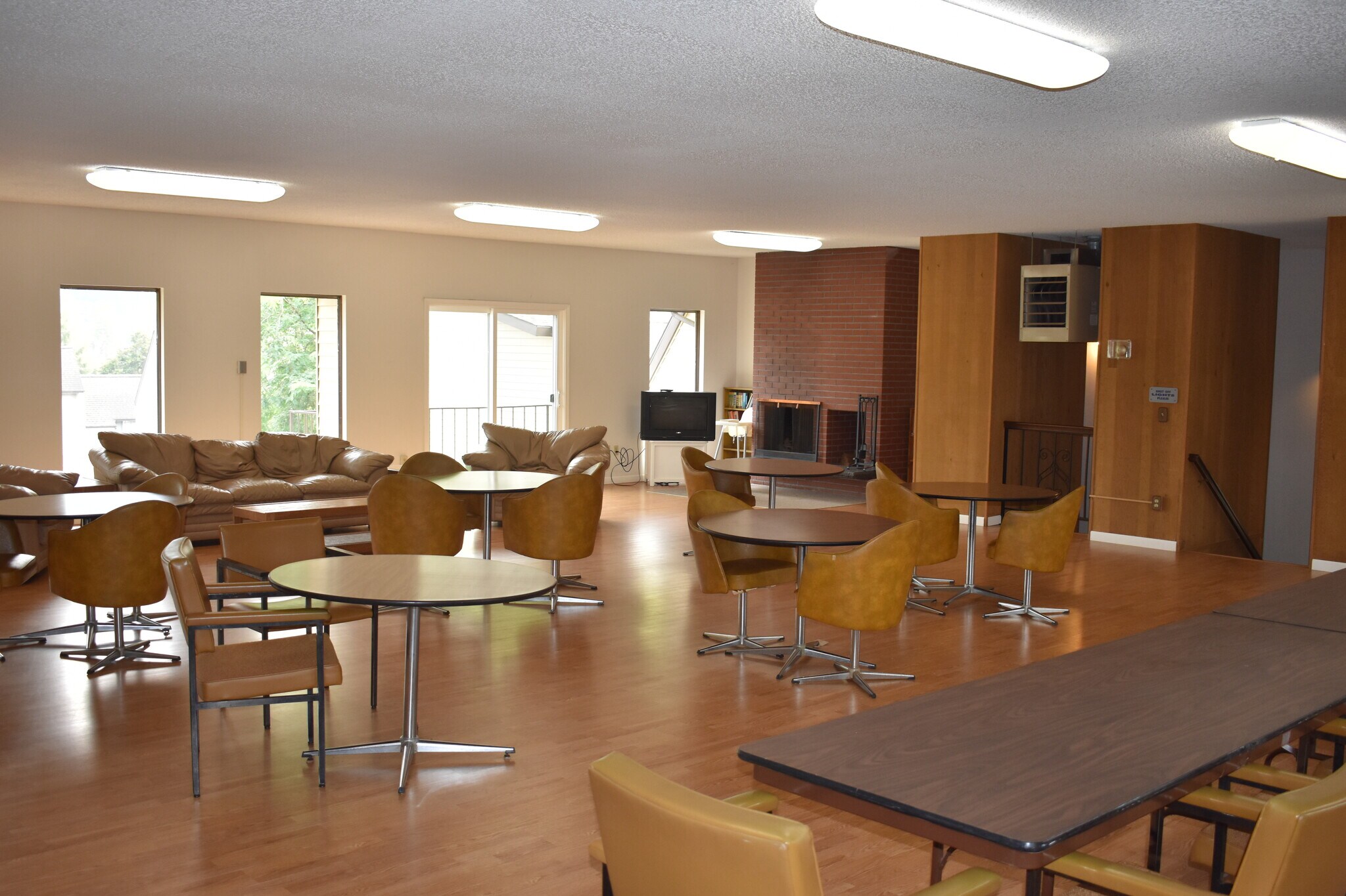 Building Photo - 200 SW Florence Ave