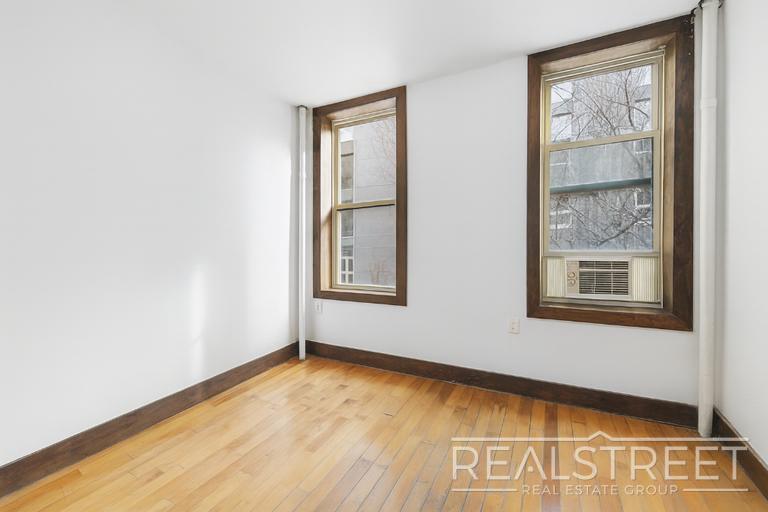 Building Photo - 3 Bedroom near East Williamsburg with Priv...