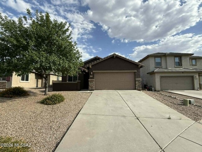 Building Photo - 10450 S Cutting Horse Dr