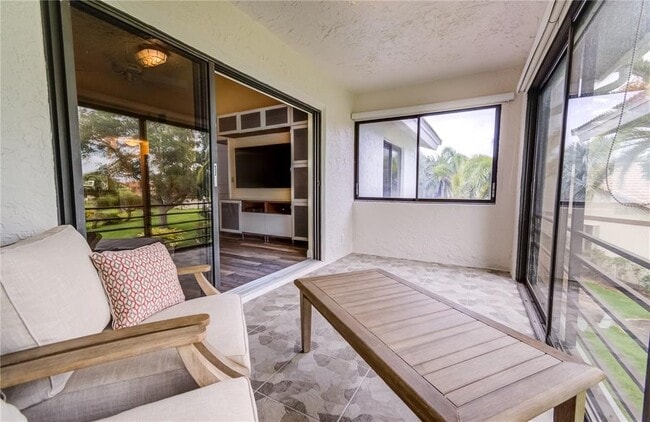 Building Photo - 600 Carriage House Ln