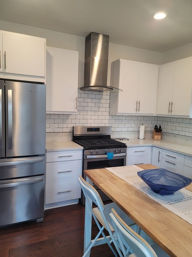 Building Photo - Cozy condo with roof top balcony in Downtown Sacramento