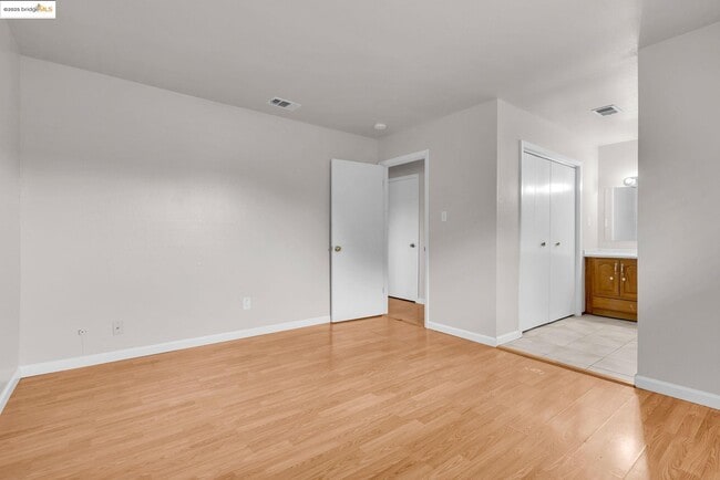 Building Photo - 1209 Tulip Dr