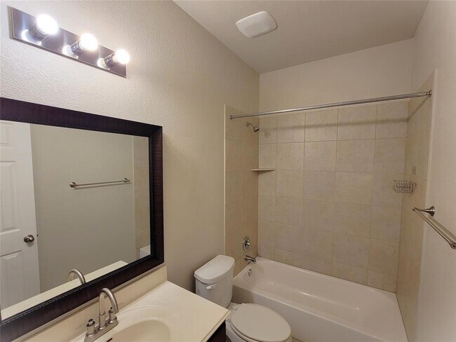 Building Photo - 537 Peregrine Way