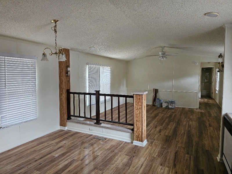 Building Photo - 217 W Fairlane Dr