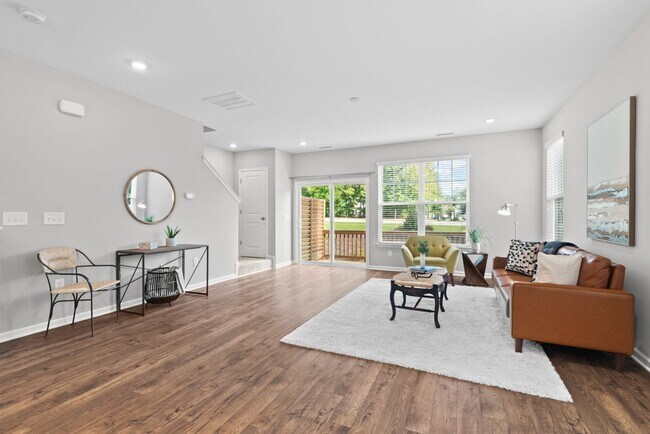 Building Photo - 1136 Commack Dr
