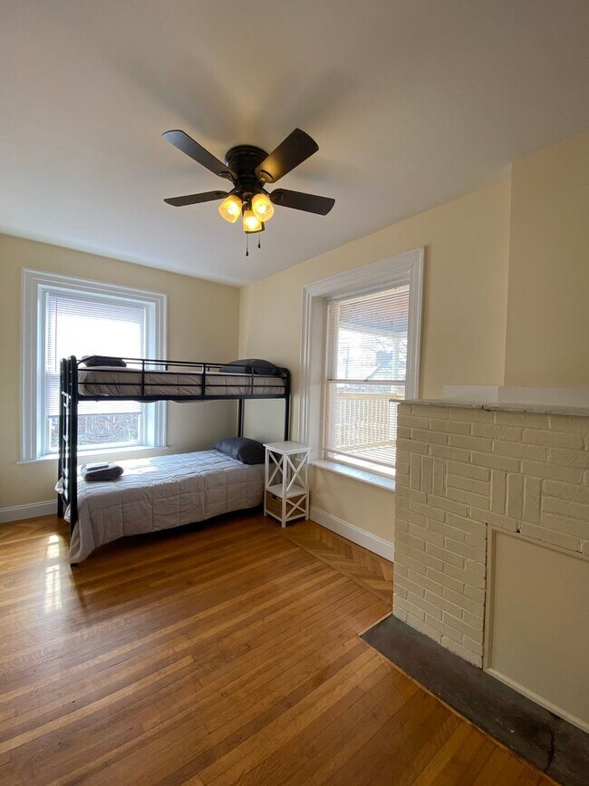 Building Photo - 416 Pearl St